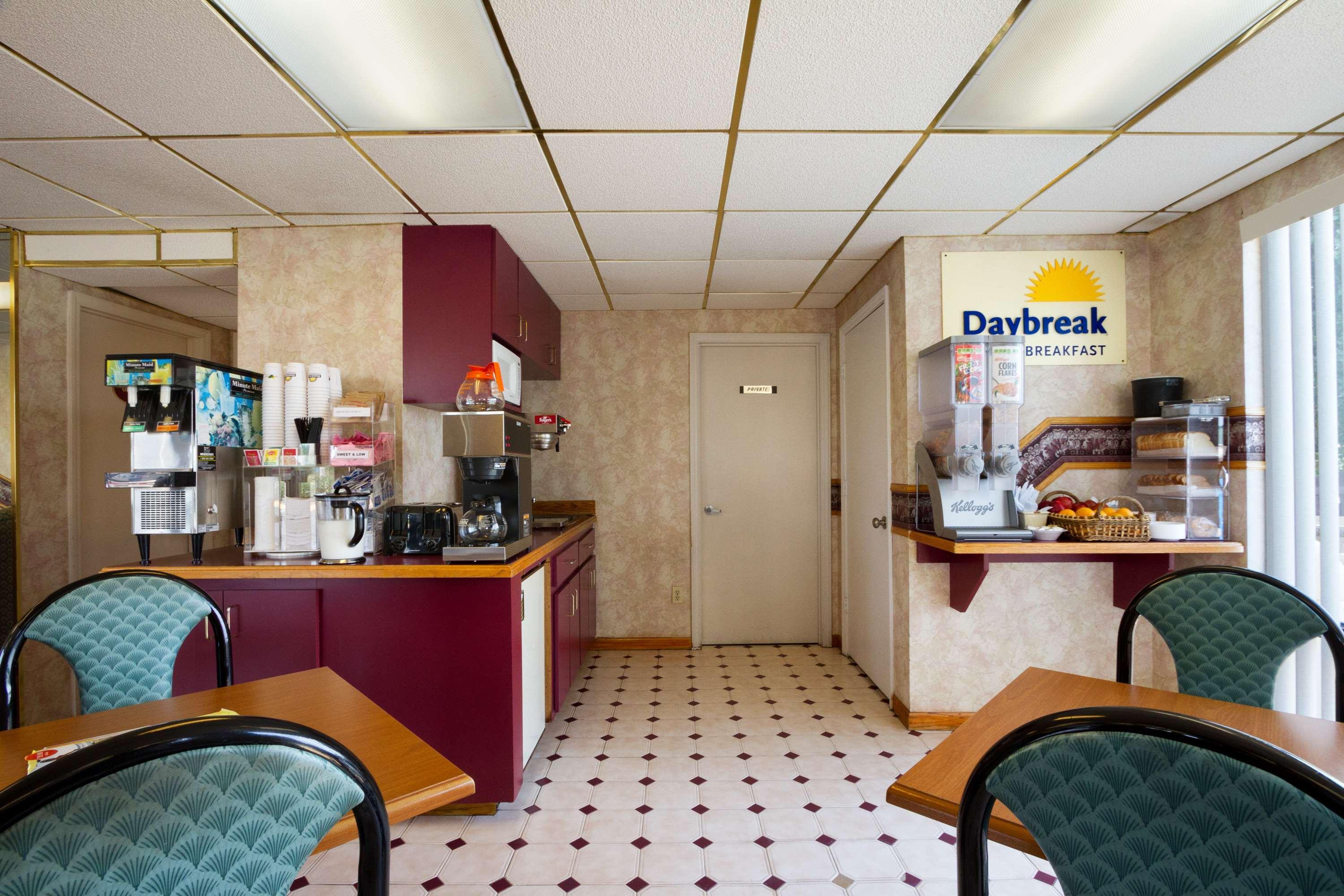 Days Inn By Wyndham Richburg Exteriör bild