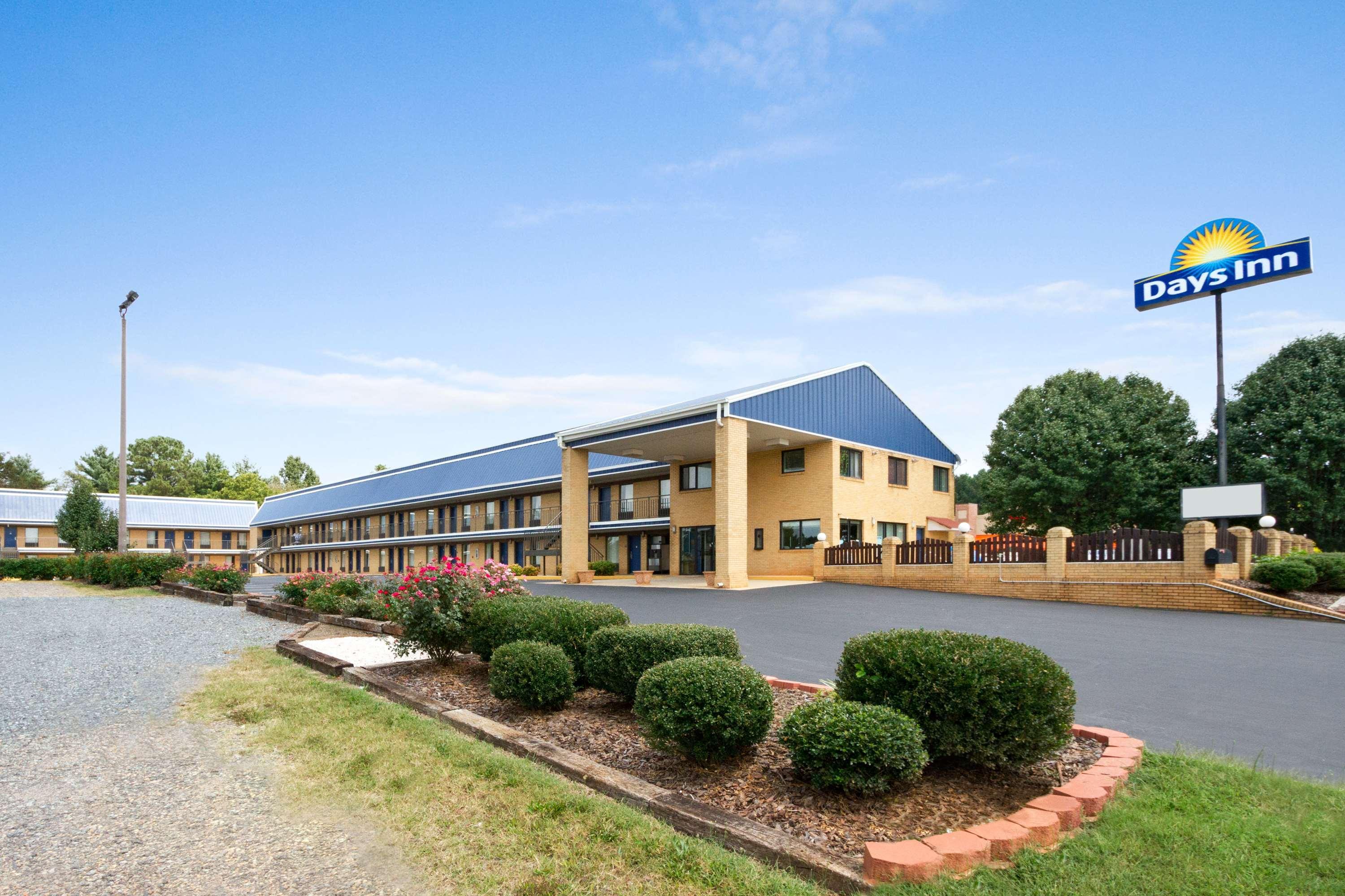 Days Inn By Wyndham Richburg Exteriör bild